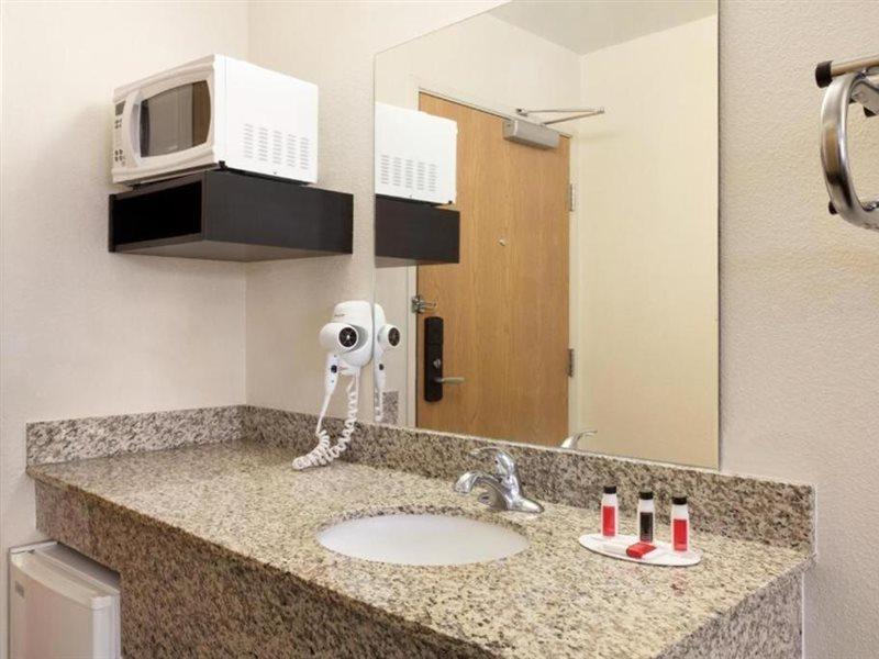 Travelodge By Wyndham Alpine Bagian luar foto