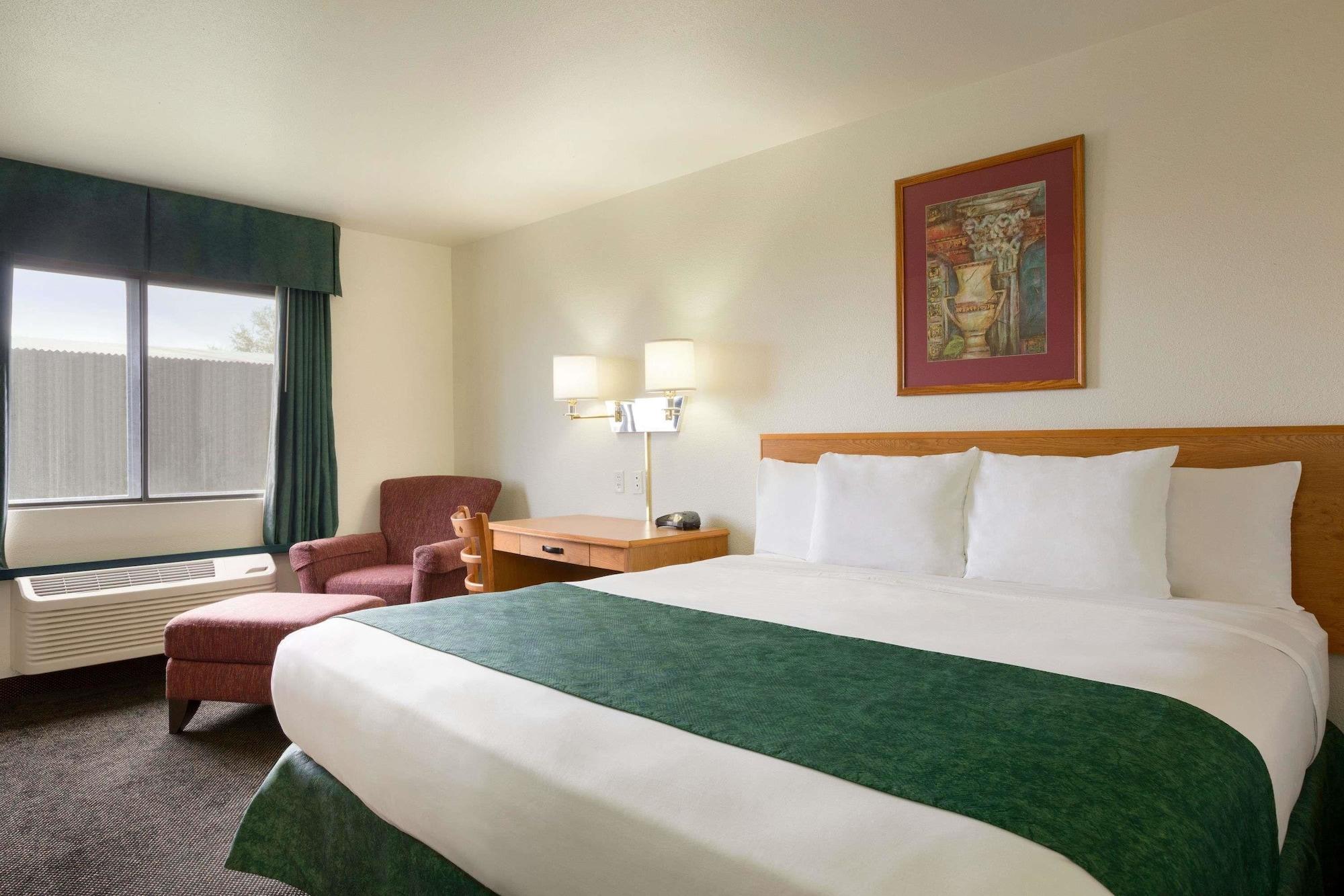 Travelodge By Wyndham Alpine Bagian luar foto