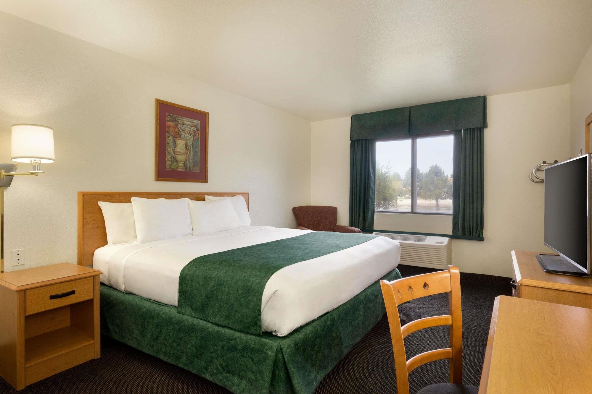Travelodge By Wyndham Alpine Bagian luar foto