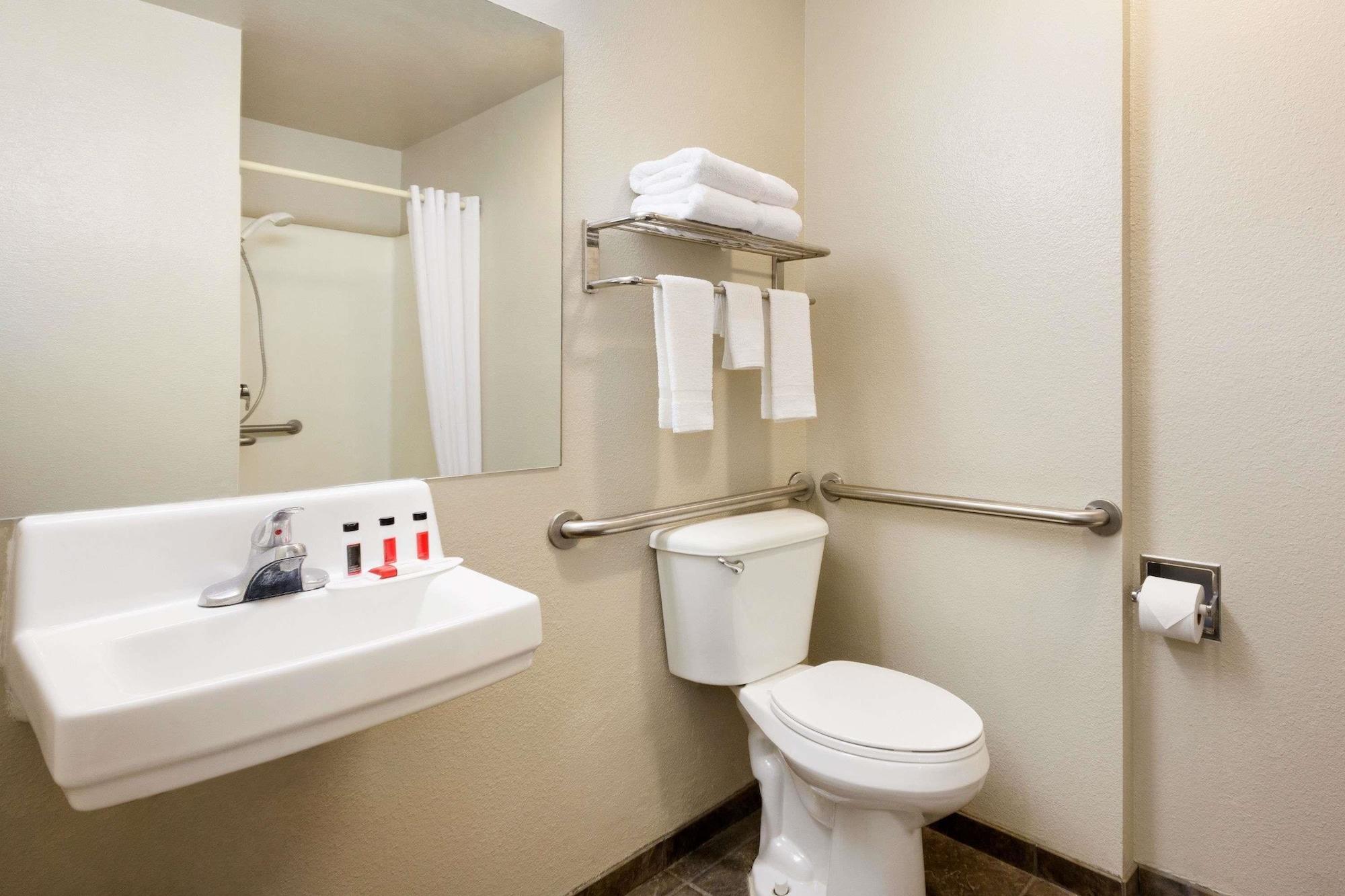 Travelodge By Wyndham Alpine Bagian luar foto