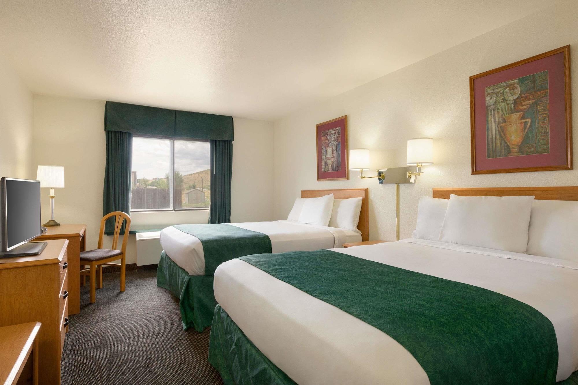 Travelodge By Wyndham Alpine Bagian luar foto