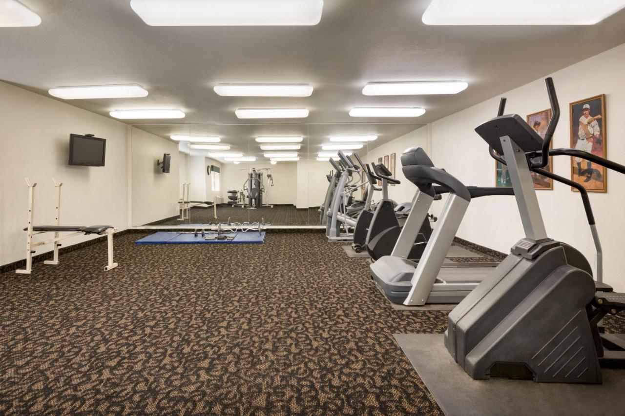Travelodge By Wyndham Alpine Bagian luar foto