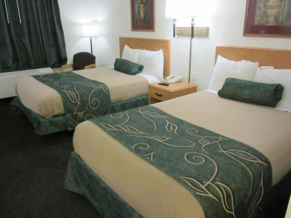 Travelodge By Wyndham Alpine Bagian luar foto